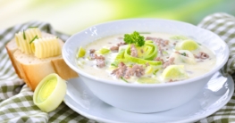 Käse-Lauch-Suppe mit Hackfleisch