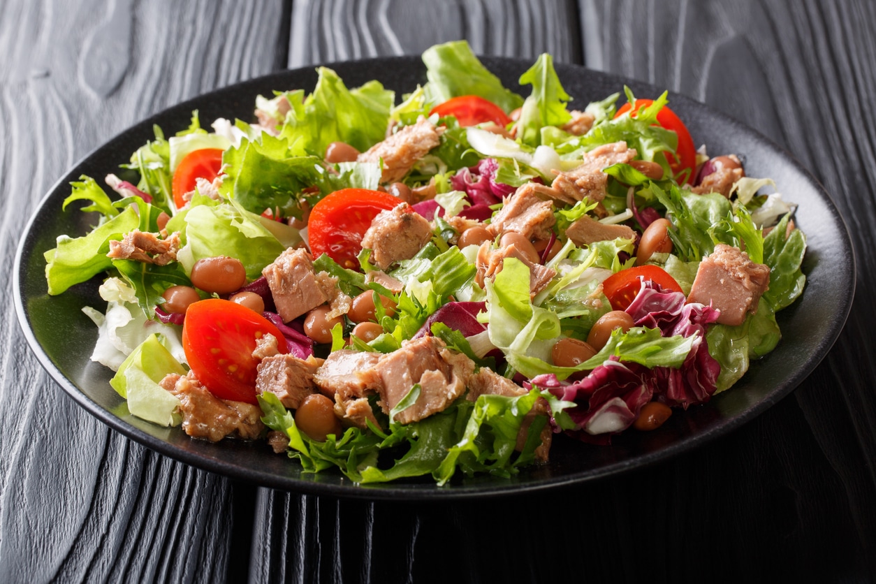 Tomatensalat mit Thunfisch