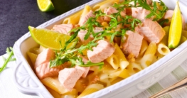 Bandnudeln mit Lachs und Zitronensoße