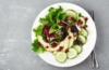 Blattsalat mit Gurke